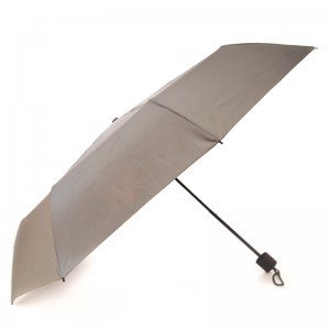 Kevyt turvallisuusheijastava sateenvarjo yöllä